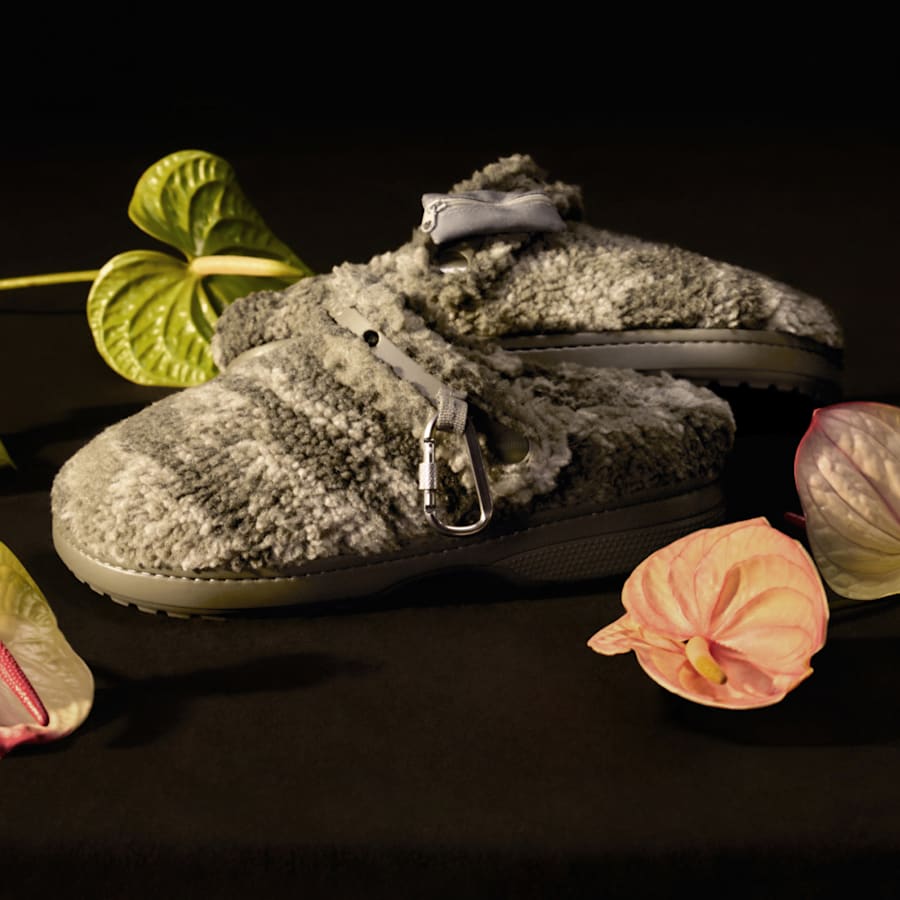 Hollister x Crocs Classic Unfurgettable Clog - Image 2